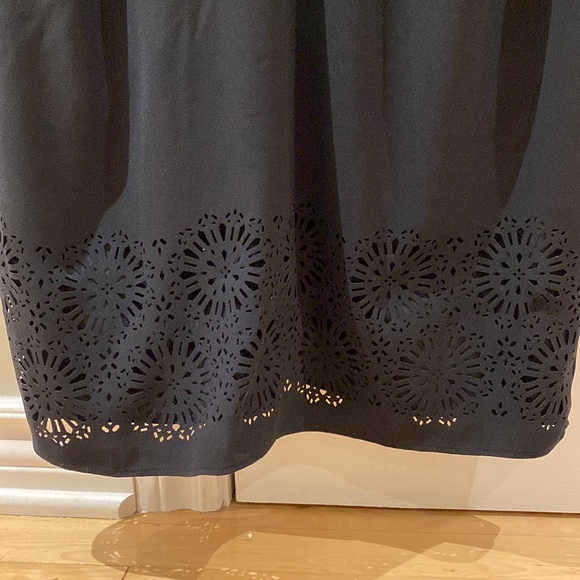 Banana Republic Black Tank Top with Bottom Design - Picture 2 of 6